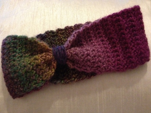 Free crochet headband pattern by Love Emmaline
